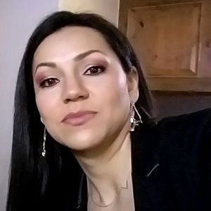 Meet your Posher, Adriana